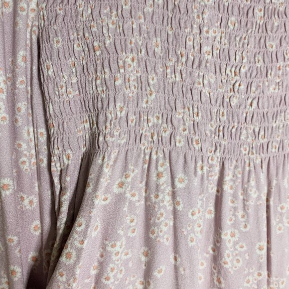 Urban Romantics Floral Blouse Size Medium Lavender - Picture 5 of 5